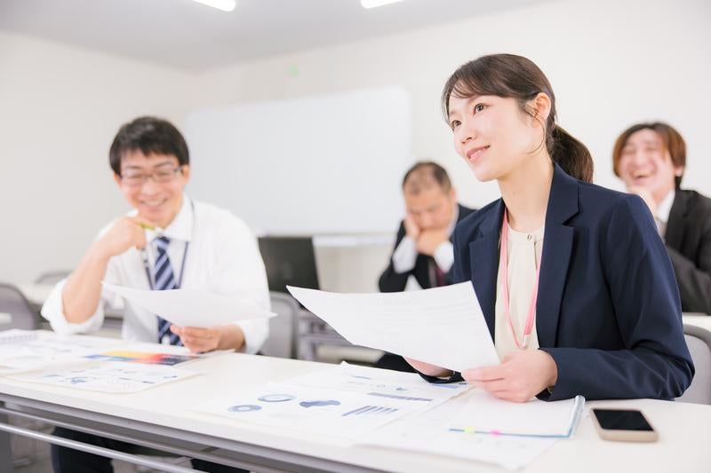 日本人ビジネスパーソンの打ち合わせ