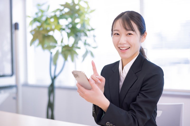 日本人女性のオフィスワーク